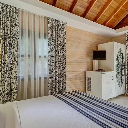 Aldeamento Turístico Lukka 4*